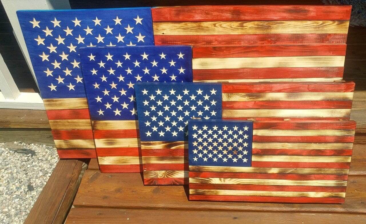 Wooden American flags of varying sizes displayed.